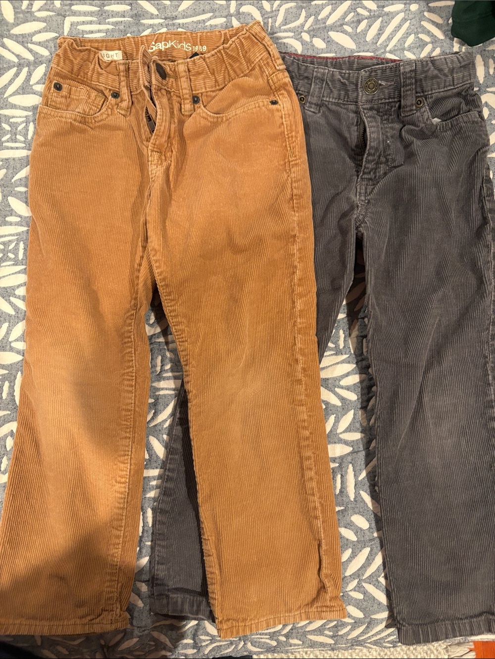 GAP kids set of 2 Corduroy pants in Tan and Gray